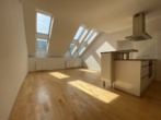Wohnen, Essen - Dachgeschosswohnung mit Altbau Charakter und kleiner Terrasse im Zentrum