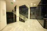 Foyer und Treppenhaus - 92 m² Büro, Ordination oder Praxis | Bestlage Klagenfurt West | Barrierefrei | Parkplätze