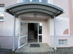 Haus-Eingang - Renovierte 3-Zimmer-Wohnung im 3. Stock