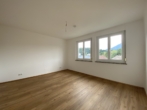 Schlafzimmer Süd - Renovierte 3-Zimmer-Wohnung im 3. Stock