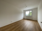 Schlafzimmer Nord - Renovierte 3-Zimmer-Wohnung im 3. Stock