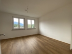 Schlafzimmer Süd - Renovierte 3-Zimmer-Wohnung im 3. Stock