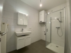 Badezimmer - Renovierte 3-Zimmer-Wohnung im 3. Stock