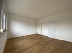 Schlafzimmer Süd - Renovierte 3-Zimmer-Wohnung im 3. Stock