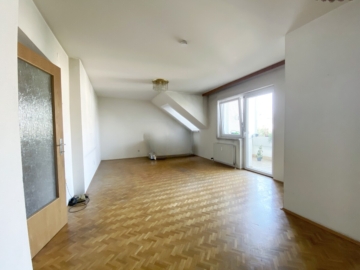 Wohn(t)raum zum Gestalten: 2-Zimmer-Wohnung mit Westloggia und Blick über die Stadt, 9020 Klagenfurt am Wörthersee, Dachgeschosswohnung