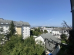 Ausblick Nordwest - Wohn(t)raum zum Gestalten: 2-Zimmer-Wohnung mit Westloggia und Blick über die Stadt