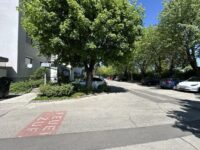 Einfahrt, Parkplatz und Zugang