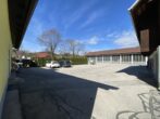 Kleine Lagerhalle mit Flugdach und Freilagerfläche im Gewerbepark, verkehrsgünstige Lage Nähe Klagenfurt - Hof mit Halle I