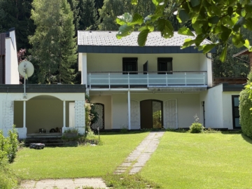 Seehaus zur Dauermiete – privater Steg & Garten, direkt am Ossiacher See, 9523 Landskron, Strandhaus