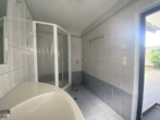 Dusche neben Terrasse - Seehaus zur Dauermiete – privater Steg & Garten, direkt am Ossiacher See