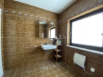 Bad OG, noch im Umbau - Seehaus zur Dauermiete – privater Steg & Garten, direkt am Ossiacher See