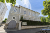 Ansicht und Zufahrt - Repräsentative Penthousewohnung in stilvoller Ringstraßen-Villa
