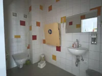 Onl10_Patienten-WC mit Wickeltisch