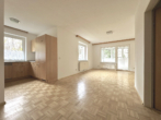 Wohnzimmer mit Küche - Komfortables Wohnen ohne Stufen – helle 2-Zimmer-Wohnung in ruhiger Lage nahe Klinikum