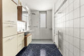 Badezimmer - Helle Wohnung im 2. Stock mit Loggia und Grünblick