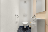 Toilette - Helle Wohnung im 2. Stock mit Loggia und Grünblick